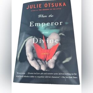 Book Novel When the Emperor was Divine by Julie Otsuka Softcover Japanese WWII